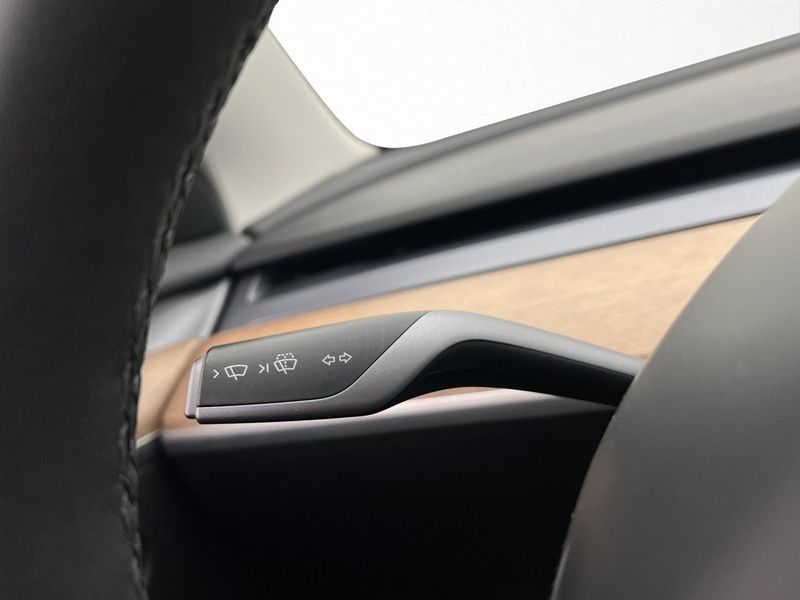 Tesla Model 3 bild 13