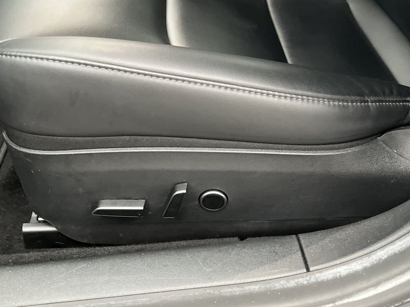 Tesla Model 3 bild 11