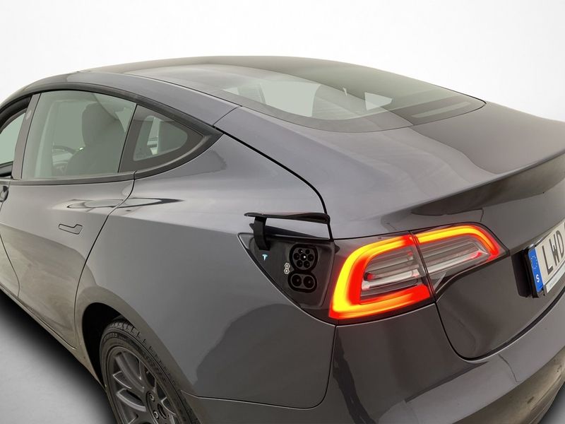 Tesla Model 3 bild 29