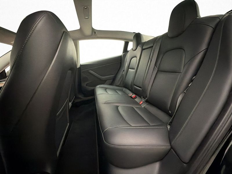 Tesla Model 3 bild 27
