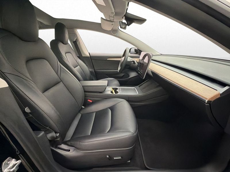 Tesla Model 3 bild 25