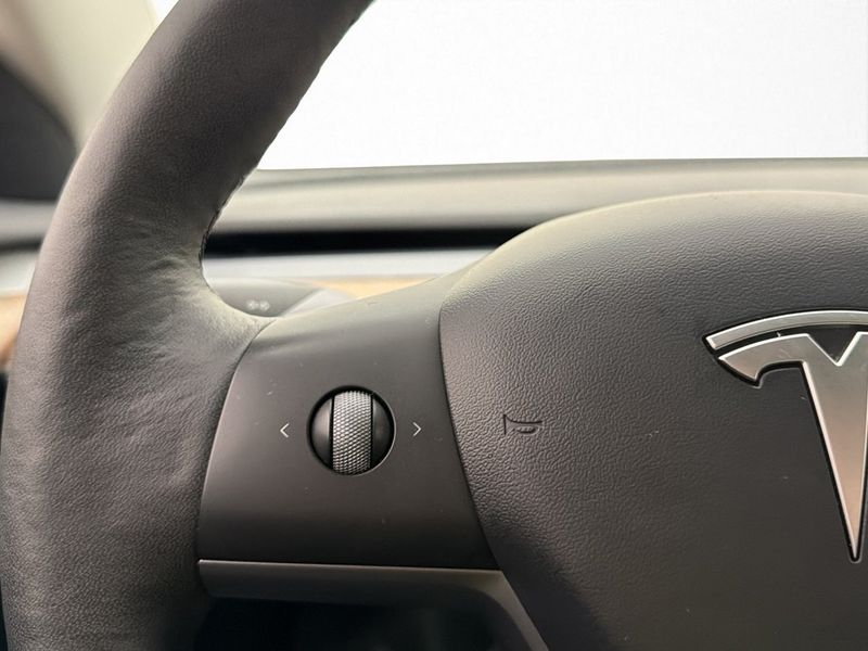 Tesla Model 3 bild 14