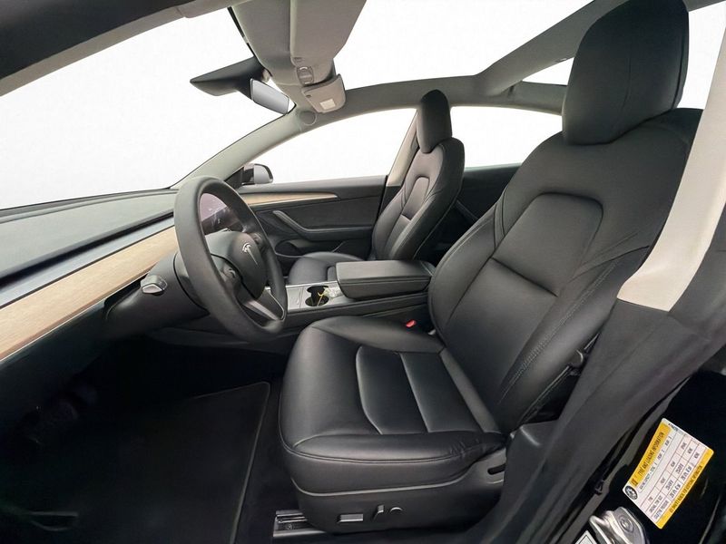 Tesla Model 3 bild 11