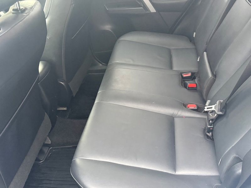 Toyota RAV4 bild 13