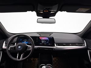 BMW iX1 bild 12