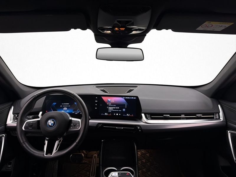 BMW iX1 bild 12