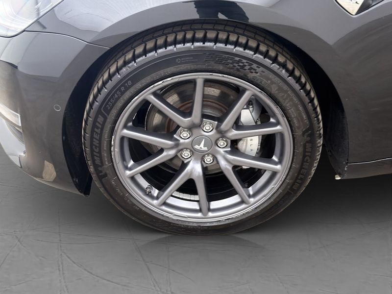 Tesla Model 3 bild 28