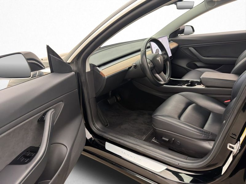 Tesla Model 3 bild 9