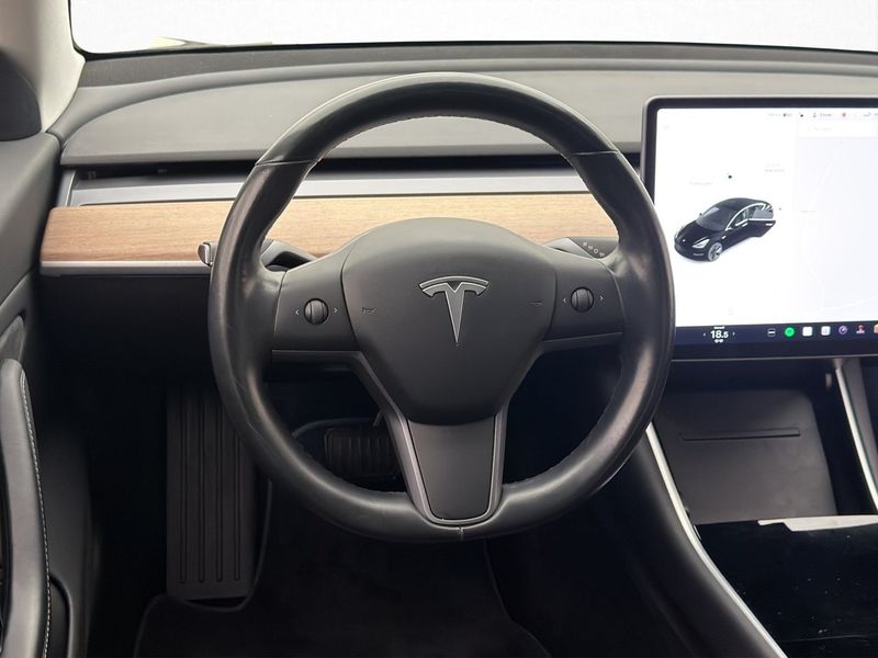 Tesla Model 3 bild 11