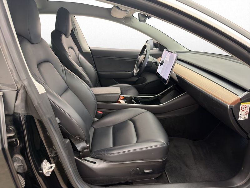 Tesla Model 3 bild 23