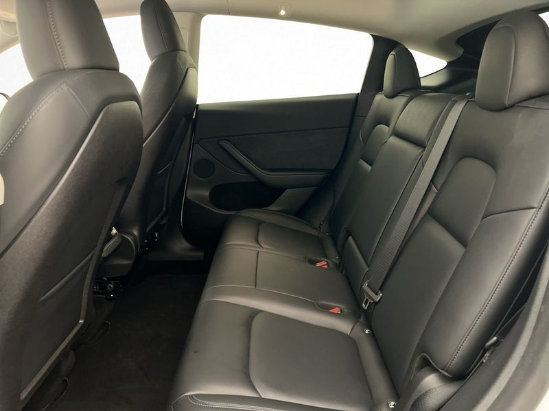 Tesla Model Y bild 28