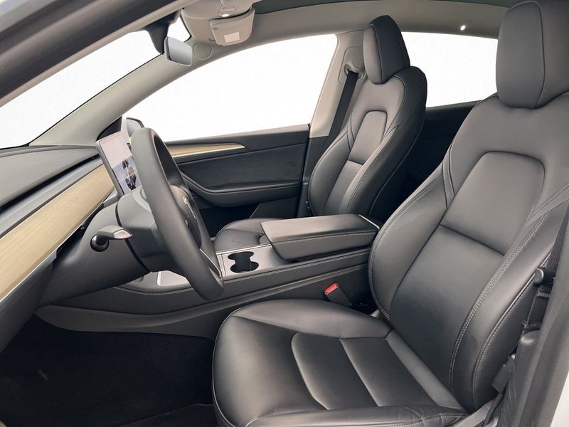 Tesla Model Y bild 13
