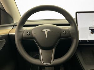 Tesla Model Y bild 15