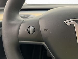 Tesla Model Y bild 16
