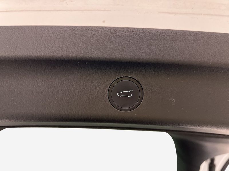 Tesla Model Y bild 30