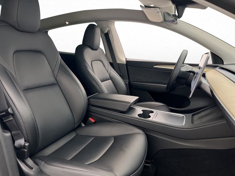 Tesla Model Y bild 27