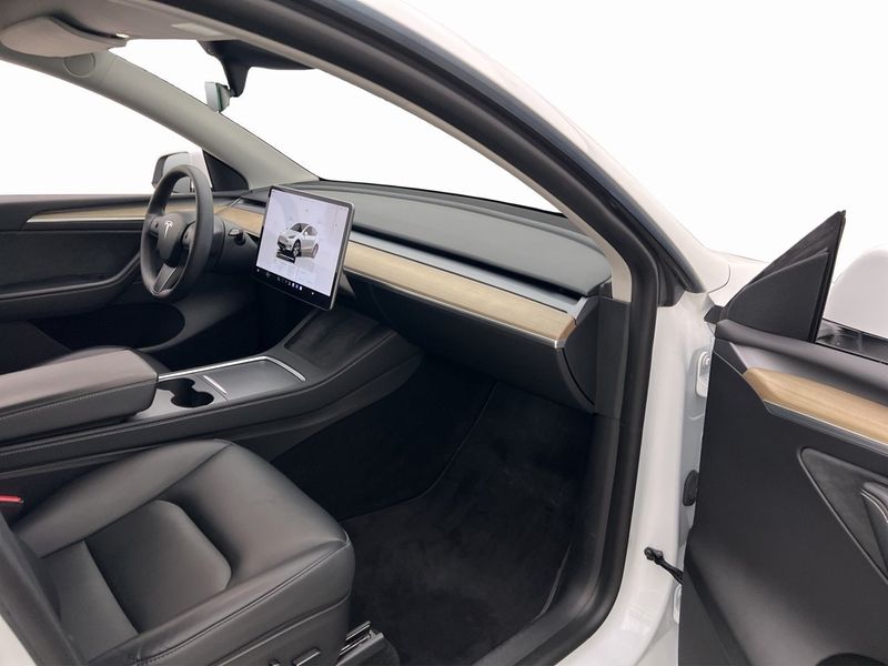 Tesla Model Y bild 26