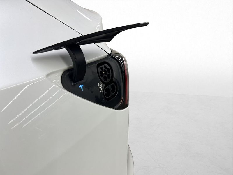 Tesla Model Y bild 32