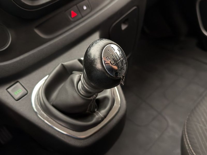 Nissan NV300 bild 18