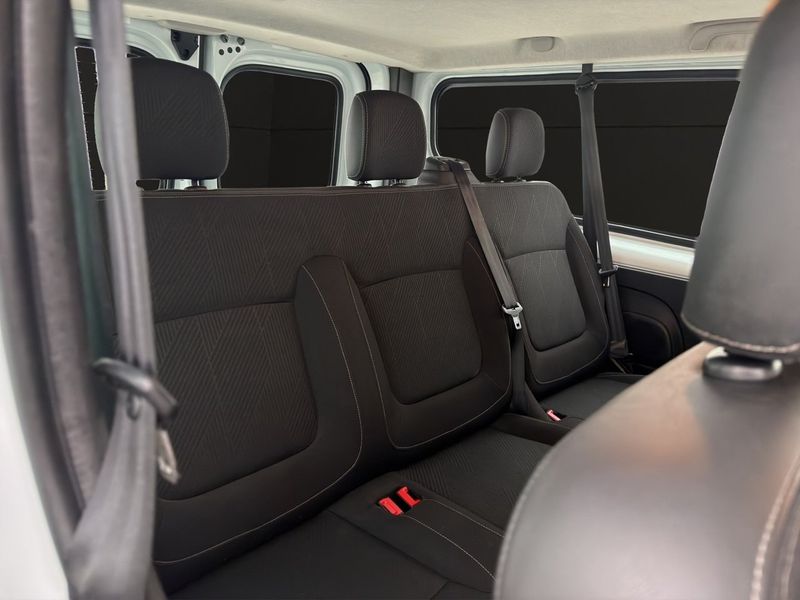 Nissan NV300 bild 19