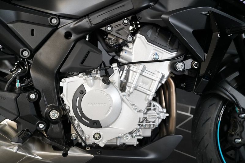 CFMOTO 675 NK bild 17