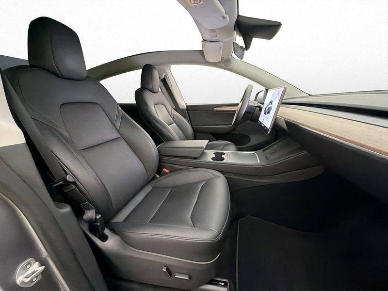 Tesla Model Y bild 23