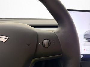 Tesla Model Y bild 16