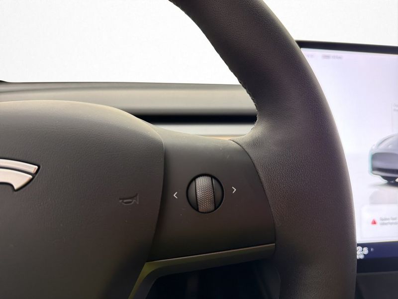Tesla Model Y bild 16