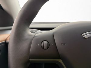 Tesla Model Y bild 15