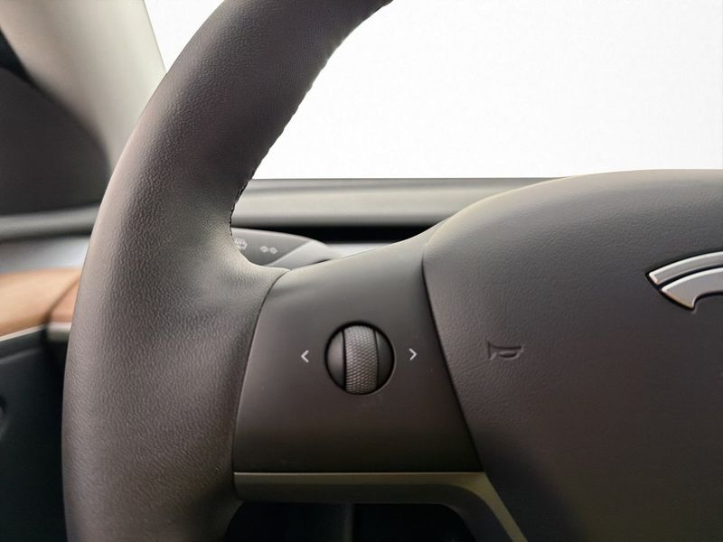 Tesla Model Y bild 15
