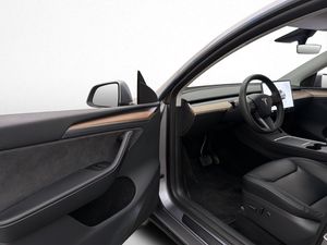 Tesla Model Y bild 11