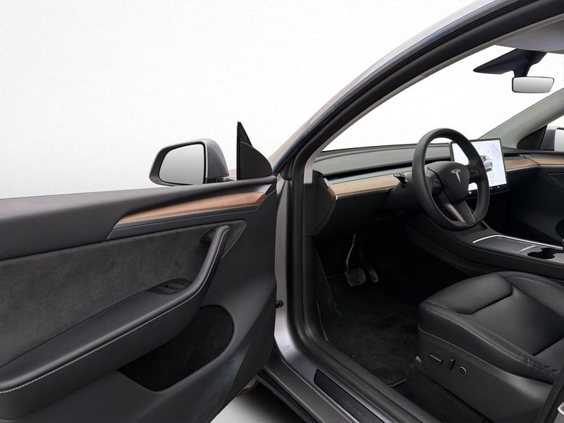 Tesla Model Y bild 11