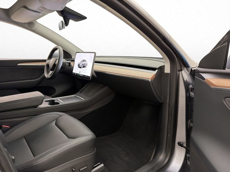 Tesla Model Y bild 22