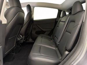 Tesla Model Y bild 24