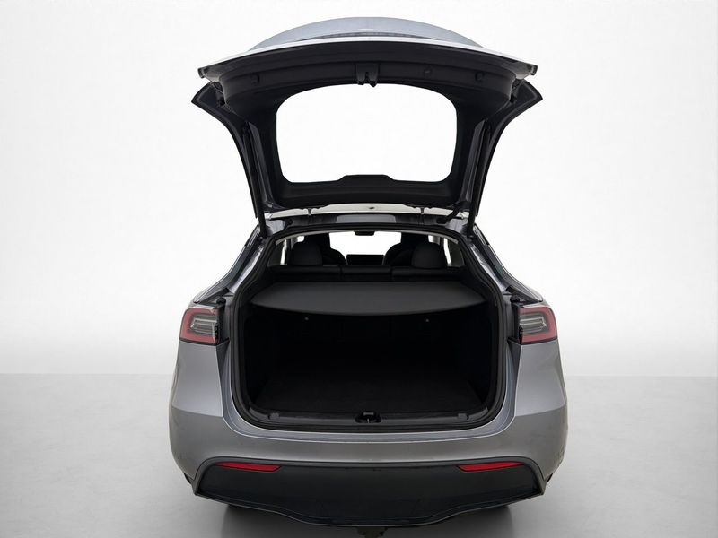 Tesla Model Y bild 25