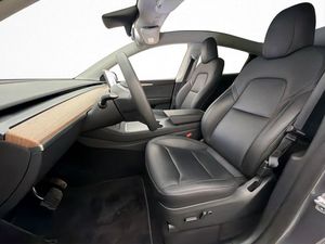 Tesla Model Y bild 12