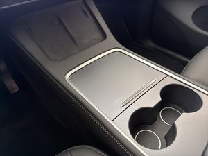 Tesla Model Y bild 27