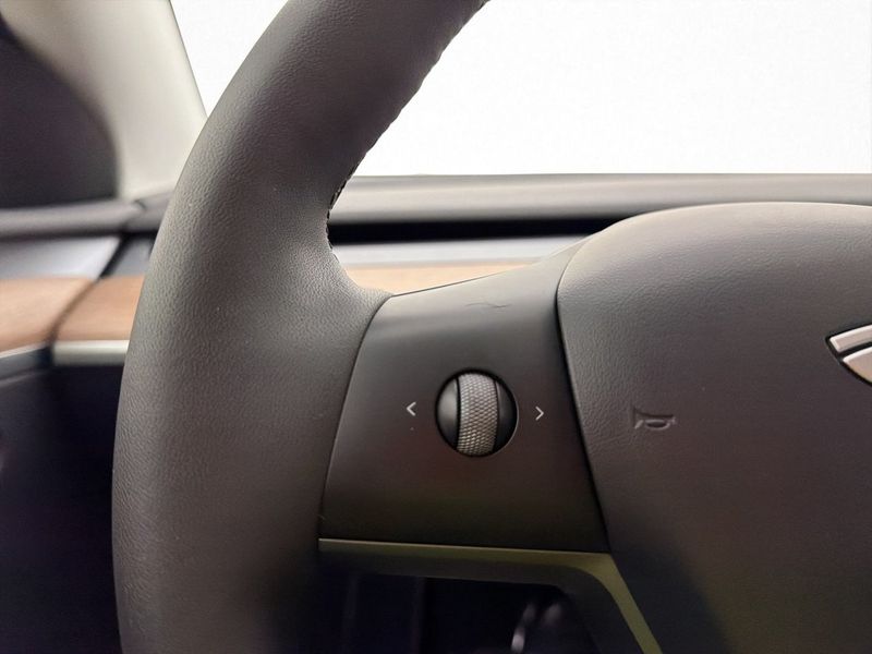Tesla Model Y bild 17