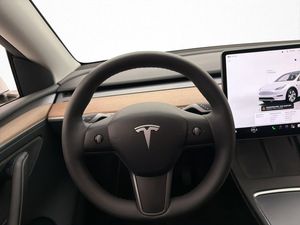 Tesla Model Y bild 16