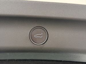 Tesla Model Y bild 32