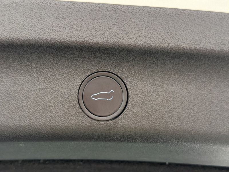 Tesla Model Y bild 32
