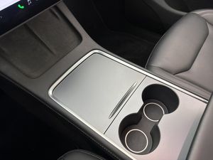Tesla Model Y bild 26