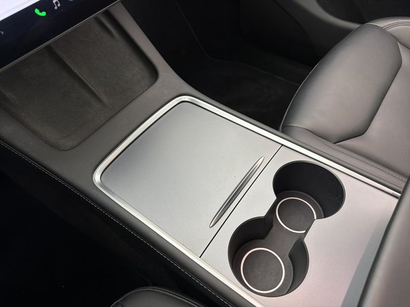 Tesla Model Y bild 26