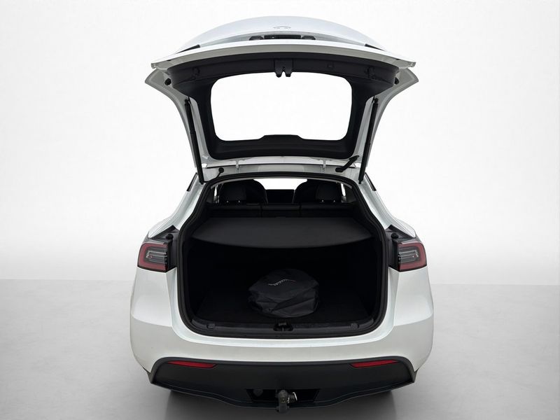 Tesla Model Y bild 31