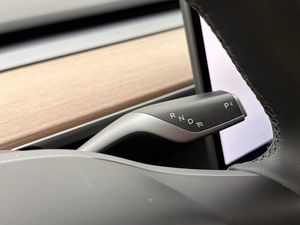 Tesla Model Y bild 19