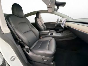 Tesla Model Y bild 28