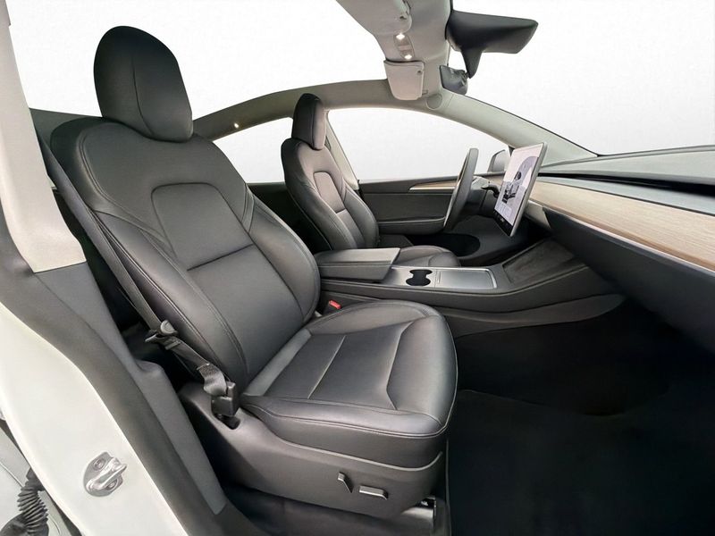 Tesla Model Y bild 28