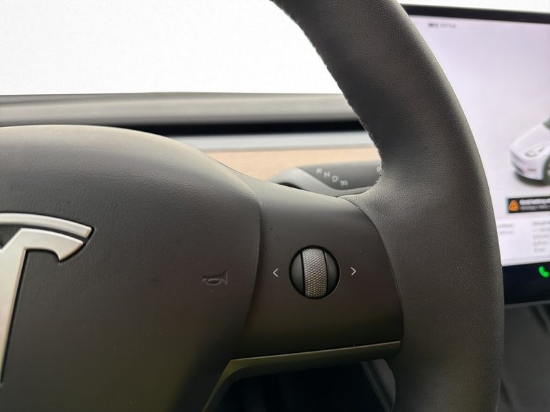 Tesla Model Y bild 18