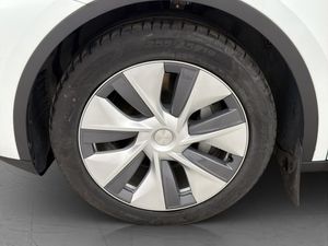 Tesla Model Y bild 33