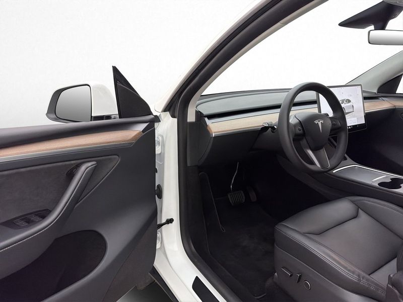 Tesla Model Y bild 12